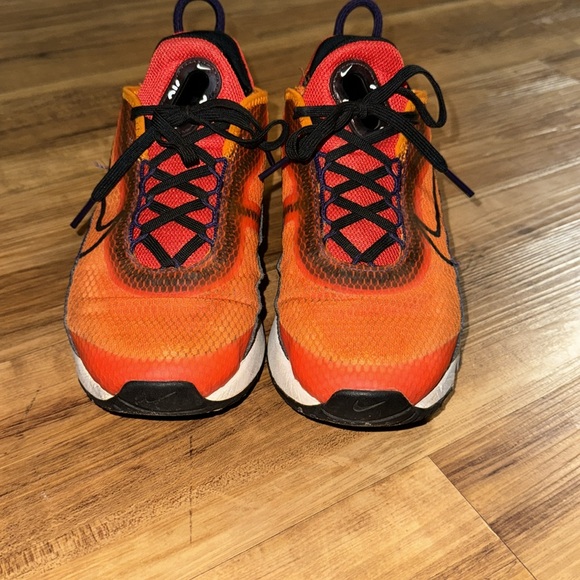 Nike shoes - Picture 2 of 4